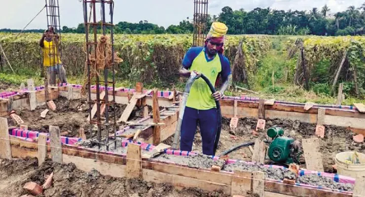 ১০ লক্ষ খরচে আমডাঙায় তৈরি হচ্ছে স্বনির্ভর গোষ্ঠীর বিপণন কেন্দ্র
