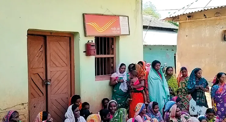 ৫০ বছরের ডাকঘর সরানো হবে, খবরে তপ্ত বারিকুল, তালাবন্দি মাস্টার