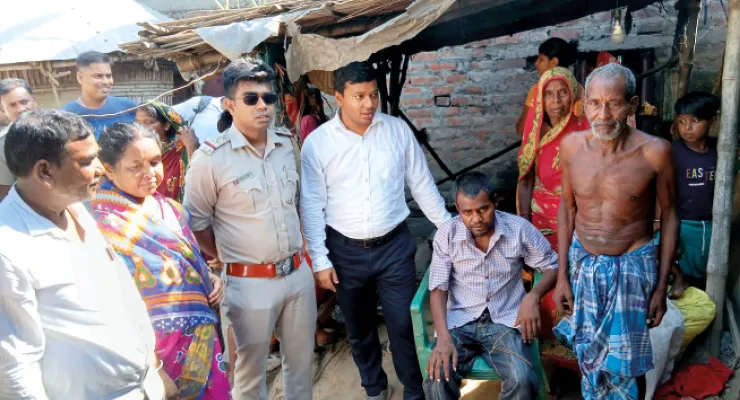 বাইশ বছর পর বাড়িতে হারিয়ে যাওয়া ছেলে, বাবা-মাকে চেনাল হাতের উল্কি