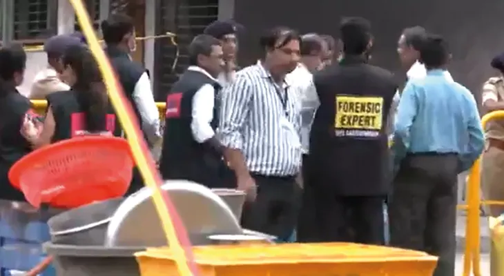 বিমান দুর্ঘটনা: আমেদাবাদে দুর্ঘটনাস্থলে পৌঁছল বিশেষ ফরেন্সিক দল
