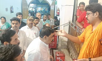 আজ সন্ধ্যায় নৈহাটির বড়মার মন্দিরে পুজো দিলেন তৃণমূল নেতা অনুব্রত মণ্ডল