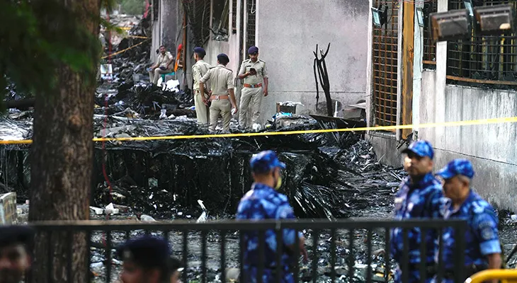 দুর্ঘটনাস্থল থেকে উদ্ধার ৭০ ভরি সোনা, ৮০ হাজার নগদ