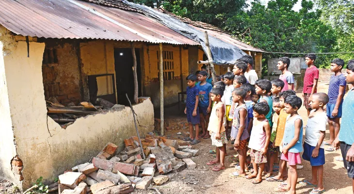 ঝাড়গ্রামে শিশু বিকাশ আবাসিক কেন্দ্রে হাতির তাণ্ডব, ছড়াল আতঙ্ক