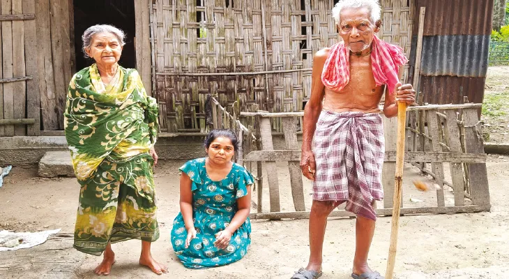 বিশেষ চাহিদাসম্পন্ন মেয়েকে নিয়ে কষ্টের দিনযাপন বৃদ্ধ-বৃদ্ধার, মিলছে না কোনওরকম সরকারি সুবিধা