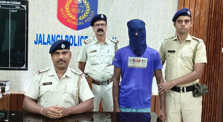 মুর্শিদাবাদের জলঙ্গিতে গ্রেপ্তার বাংলাদেশি