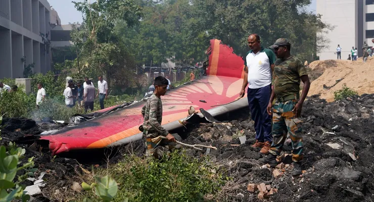 এয়ার ইন্ডিয়া বিমান দুর্ঘটনা: এখনও পর্যন্ত ২২ জনের দেহ পরিবারের হাতে তুলে দেওয়া হয়েছে বলে জানালেন রাজ্যের ইমার্জেন্সি কমিশনার
