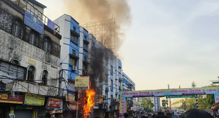 বর্ধমান পুরসভার সামনে দোকানে আগুন