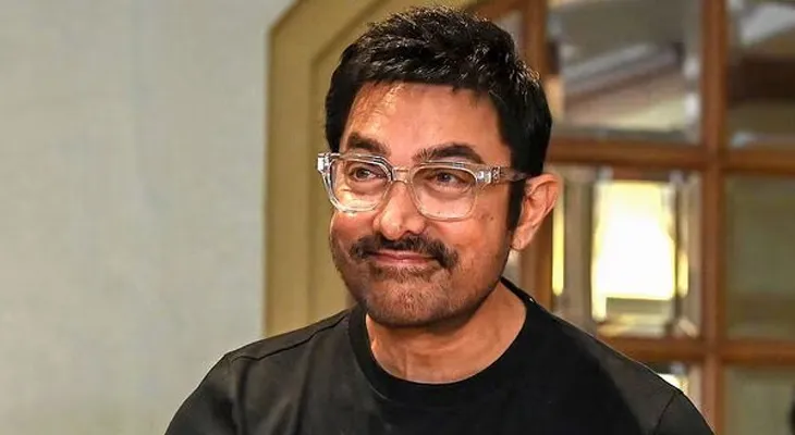 সিদ্ধান্তে ‘অনড়’ আমির