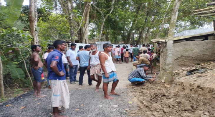 নিম্নমানের রাস্তা, রামপুরে ব্যাপক বিক্ষোভ
