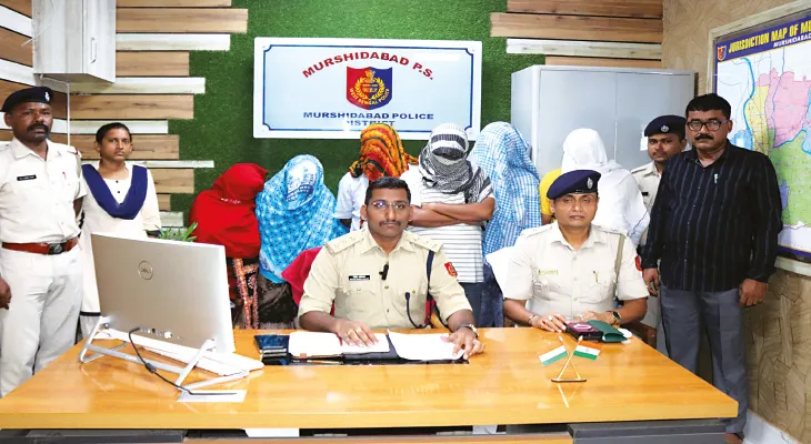 লালবাগের হোটেলে মধুচক্রের আসরে উদ্ধার ২ মহিলা, গ্রেপ্তার মালিক সহ ৪