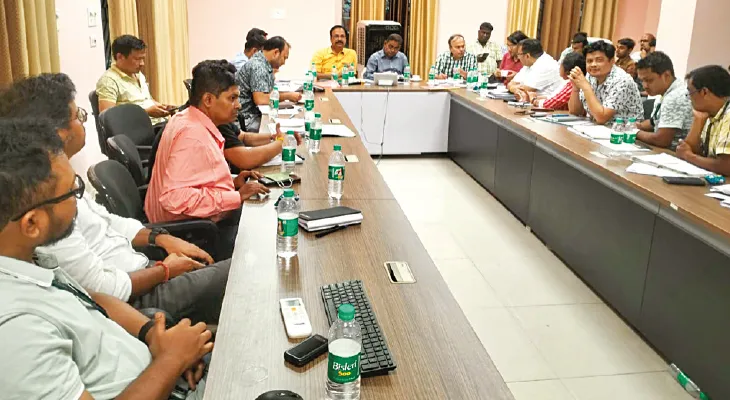 বর্ষায় ঝড়-বৃষ্টিতে বিদ্যুৎ সরবরাহ স্বাভাবিক রাখতে দুই জেলার শীর্ষকর্তাদের নিয়ে উচ্চপর্যায়ের বৈঠক