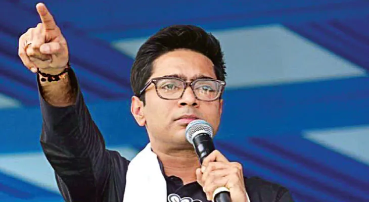 রাজনীতির ঊর্ধ্বে স্বাস্থ্য-সেবা পৌঁছে দেওয়ার অঙ্গীকার অভিষেকের