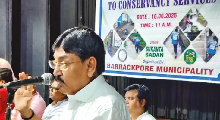 ডেঙ্গু নিয়ন্ত্রণে যুক্ত সাফাইকর্মীদের বেতন বৃদ্ধি বারাকপুর পুরসভায়