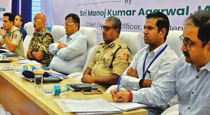 ‘মডেল কালীগঞ্জ’ করাই লক্ষ্য নির্বাচন কমিশনের, পুলিস ও প্রশাসনের সঙ্গে উচ্চ পর্যায়ের বৈঠক