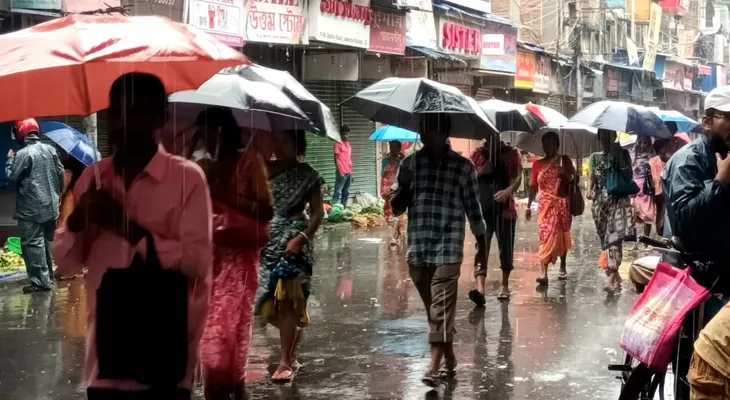 যাদবপুর-সহ কলকাতার একাধিক এলাকায় সকাল থেকেই দফায় দফায় বৃষ্টি