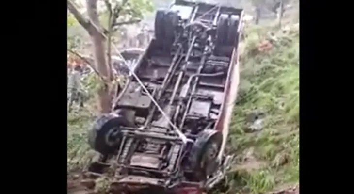 মণ্ডী যাওয়ার পথে হিমাচলপ্রদেশে খাদে পড়ল বাস, জখম ১৭