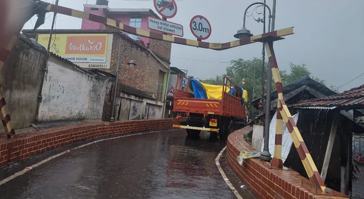 উলুবেড়িয়ার ঐতিহ্যবাহী মিলিটারি ব্রিজে দুর্ঘটনা