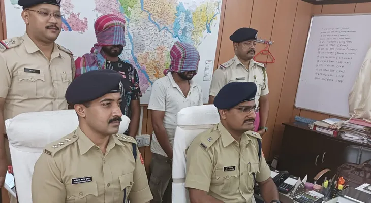 কোচবিহারের তুফানগঞ্জ থেকে ইয়াবা ট্যাবলেট-সহ ২ ব্যক্তিকে গ্রেপ্তার করেছে পুলিস, উদ্ধার হওয়া ইয়াবার বাজারমূল্য প্রায় ১ লক্ষ ৭০ হাজার টাকা