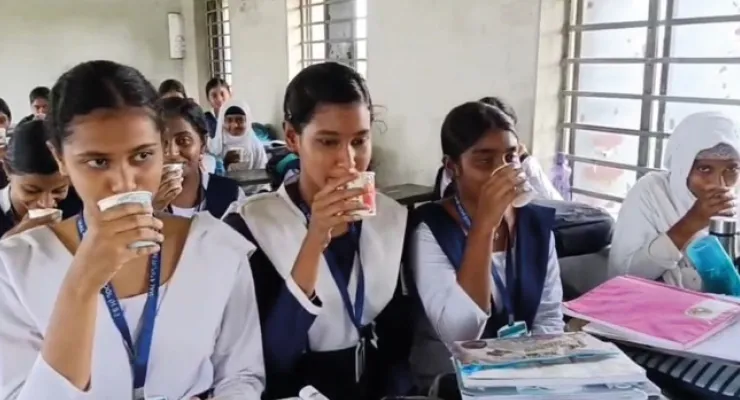 জলপানের সময় জানাচ্ছে ‘ওয়াটার বেল’, পড়ুয়াদের সুস্থ রাখতে অভিনব ব্যবস্থা বসিরহাটের স্কুলে