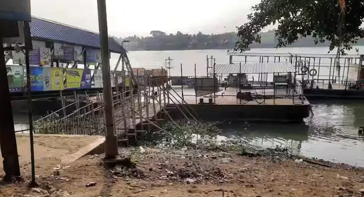 হোটেলের বর্জ্য ফেলা হচ্ছে মায়াপুর জেটি ঘাটে, নিষেধ শুনছেন না মালিক