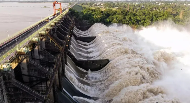 আচমকা ডিভিসির ছাড়া জলে দামোদরে ভাসল বহু জাল, ক্ষতিতে  মৎস্যজীবীরা
