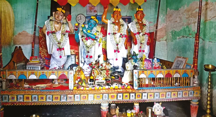 রামকেলি মেলার পুণ্যার্থীরা ভিড় জমাচ্ছেন মহাপ্রভুর ঠাকুরবাড়িতে