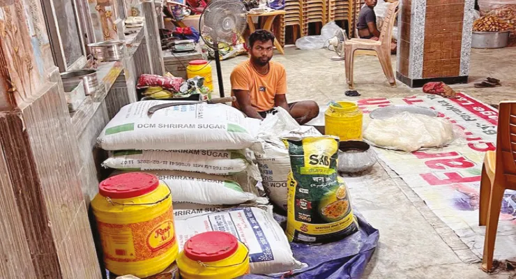কান্দি: শুক্রবার থেকে ৪৫ হাজার বাড়িতে পৌঁছে যাবে জগন্নাথ মন্দিরের প্রসাদ
