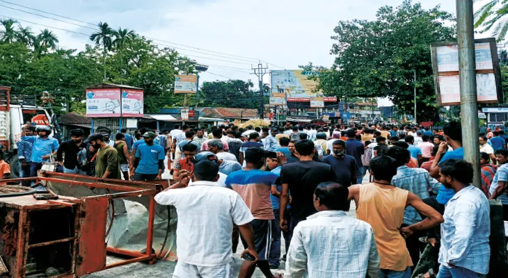 দুষ্কৃতী তাণ্ডবের প্রতিবাদ, ১২ ঘণ্টার বন্‌ধ, ব্যবসায়ীকে মারে পুলিসের জালে ৬