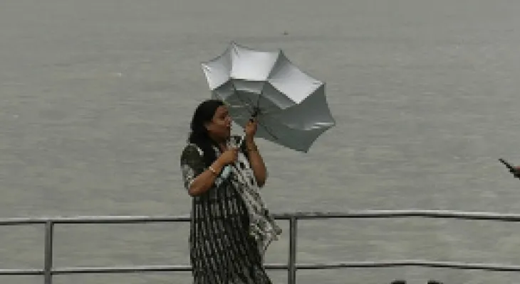 দক্ষিণবঙ্গ জুড়ে প্রবল বৃষ্টির সম্ভাবনা,  লাল সতর্কতা একাধিক জেলার জন্য