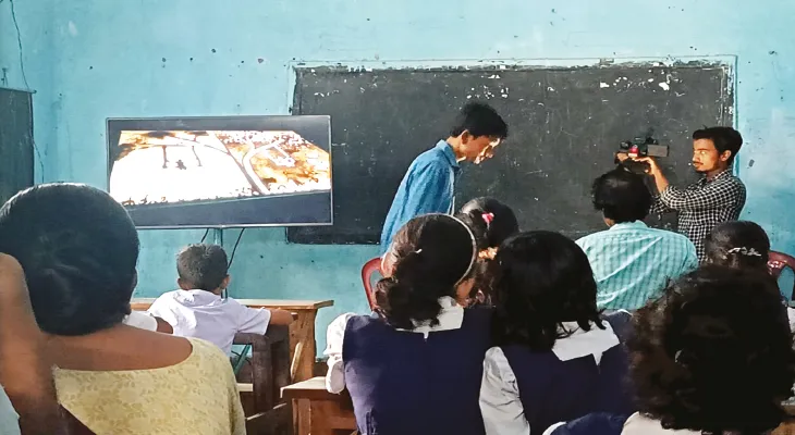 বিষ্ণুপুর ও খাতড়ার স্কুলে পড়া বোঝাতে স্যান্ড আর্ট