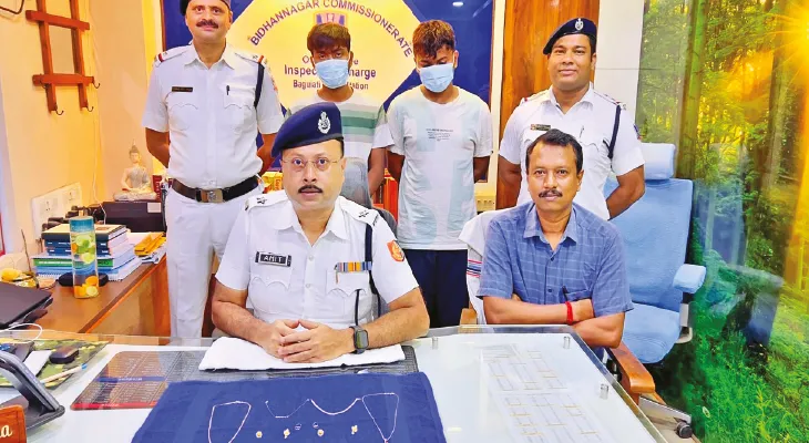 বাগুইআটিতে বান্ধবীর ফাঁকা বাড়িতে চুরি, ধৃত দাদা-ভাই