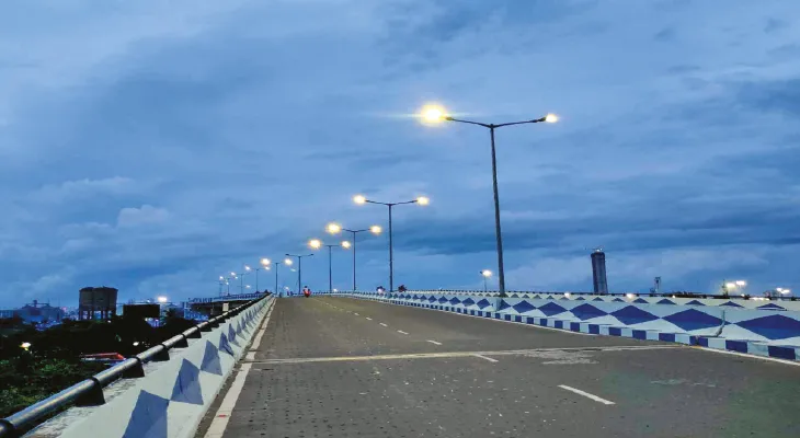 ফ্লাইওভারে উঠে মরণঝাঁপ, পুলিসের ভূমিকা নিয়ে প্রশ্ন