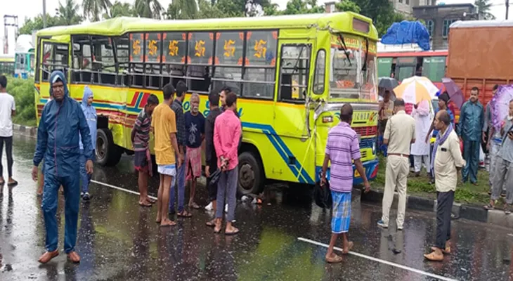 হাওড়ার বাগনানে যাত্রীবাহী বাসে লরির ধাক্কা! মৃত ৪, জখম ২৫