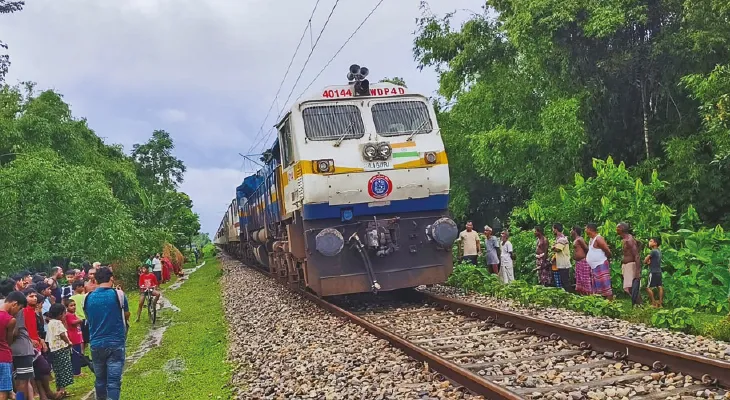 ইঞ্জিন বিকল, বামনহাট পৌঁছনোর আগেই থমকাল উত্তরবঙ্গ এক্সপ্রেস