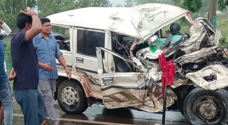বিয়েবাড়ি থেকে ফেরার পথে ভয়াবহ দুর্ঘটনা, লরির সঙ্গে ধাক্কায় মৃত্যু ৯ বরযাত্রীর