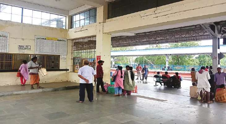 গাজোল স্টেশনে সিসি ক্যামেরা নেই, নিরাপত্তায় নজরদারি নিয়ে প্রশ্ন