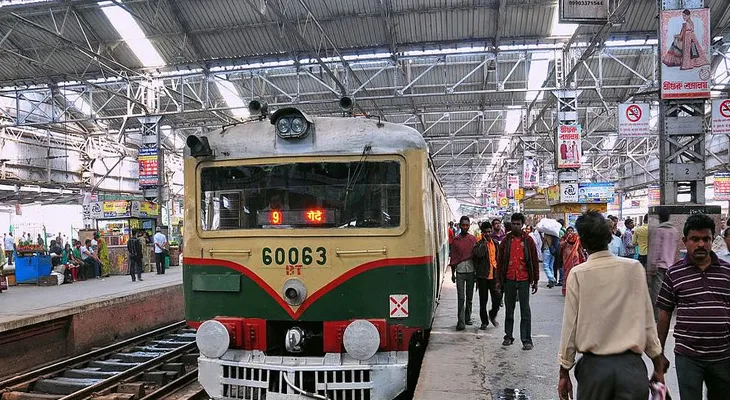 শিয়ালদহ শাখায় আজ-কাল  বাতিল ৩০টি লোকাল ট্রেন