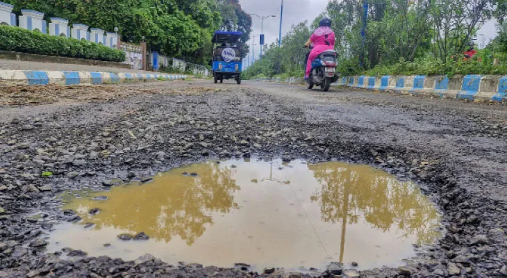 বেহাল দশায় প্রান্তিক বাইপাস, সোনাঝুরি ও ফুলডাঙার রাস্তা