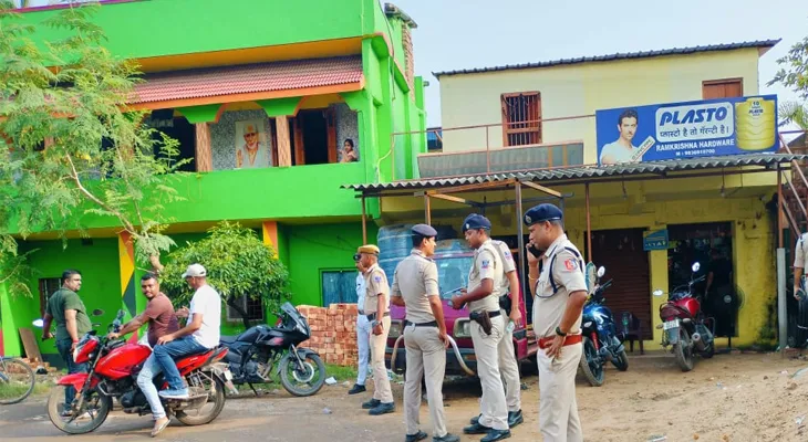 সাঁতরাগাছিতে ২ গোষ্ঠীর সংঘর্ষে চলল গুলি