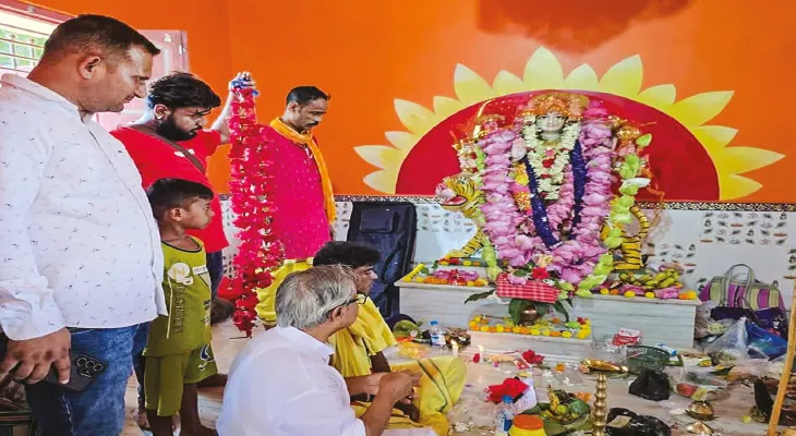 রামপুরহাটের বনহাটে ব্যাঘ্রচণ্ডী মন্দিরে অম্বুবাচী উৎসবে মাতলেন এলাকাবাসীরা