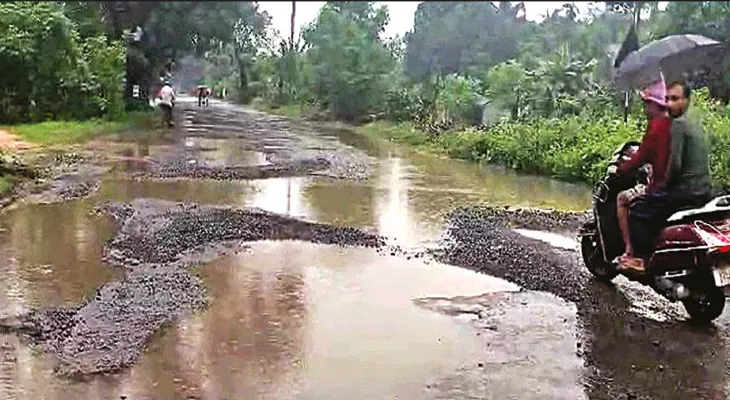 বিজেপি সাংসদের বাড়ির সামনের রাস্তা মেরামত করে দেবে রাজ্য