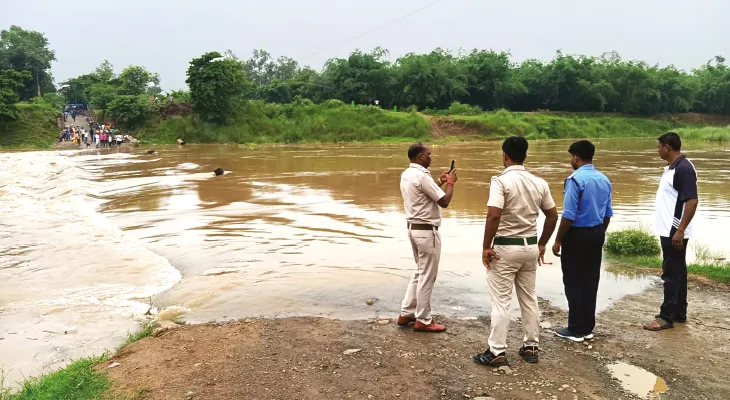 ঝাড়খণ্ডে বৃষ্টি, ফুঁসছে ব্রাহ্মণী নদী, যোগাযোগ বিচ্ছিন্ন গ্রামের পর গ্রাম