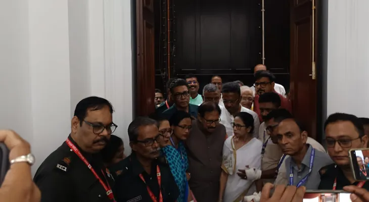 বিধানসভার আহত কর্মীদের সঙ্গে দেখা করলেন মুখ্যমন্ত্রী
