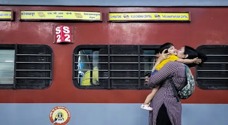 ট্রেনে ভাড়া বাড়াচ্ছে রেল! যাত্রীদের কত টাকা বেশি দিতে হবে, জানুন