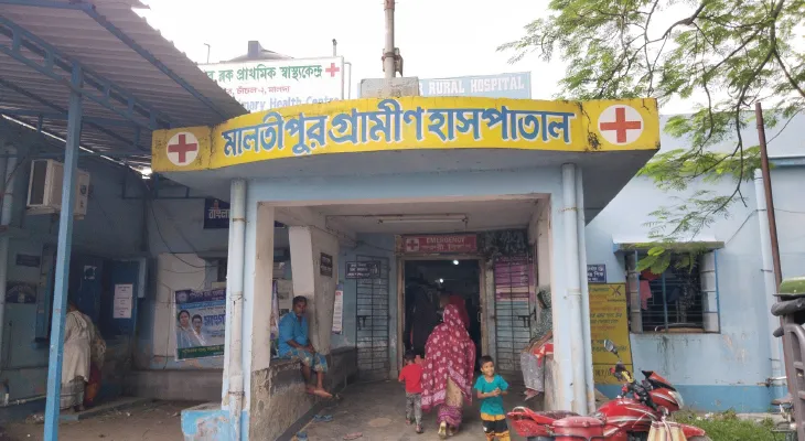 লেবার রুমের ছাদ চুঁইয়ে পড়ে জল বেহাল মালতীপুর হাসপাতাল