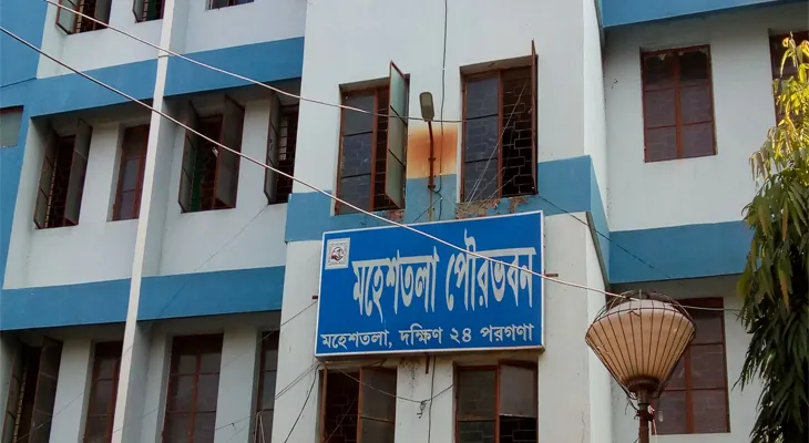 মহেশতলা পুরসভার চেয়ারম্যান ইন কাউন্সিলকে হেনস্তা, অনুগতদের মারধর