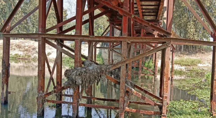 সংস্কার হয় না সাতমুখা সেতু, বিপদ নিয়ে চলাচল