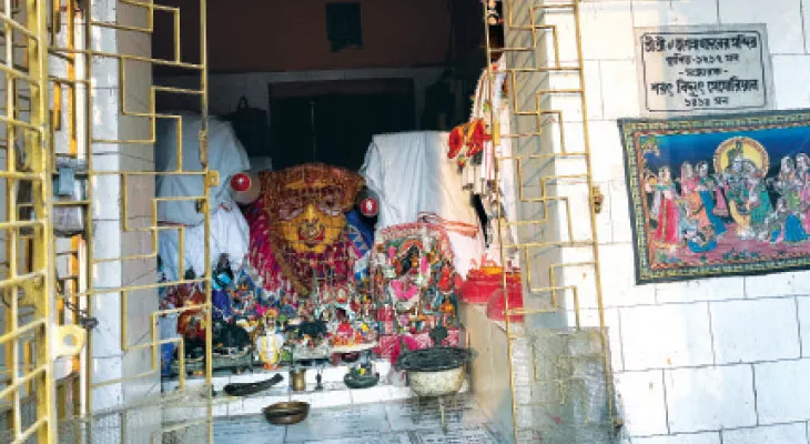 রথ চলে আধুনিক গাড়ির স্টিয়ারিংয়ে! ২১০ বছরের প্রাচীন, ভবানীপুরে আদিগঙ্গার পাড়ে জগন্নাথ মন্দিরে ধুমধাম করে পুজো
