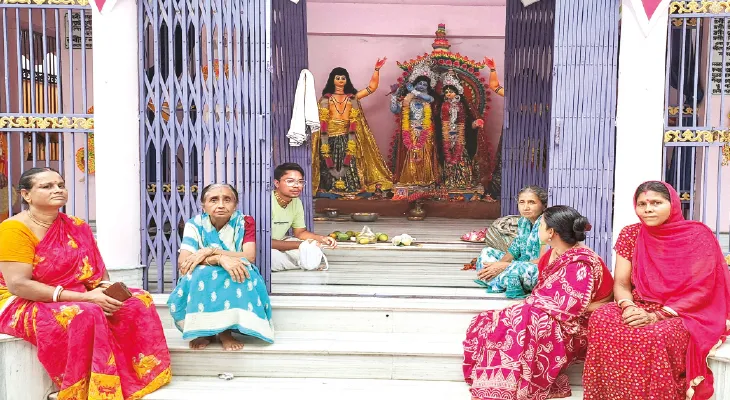 জগন্নাথ নয়, রাধা ও গোবিন্দকে রথে বসিয়ে হয় দেবীতলা গ্রামের রথযাত্রা