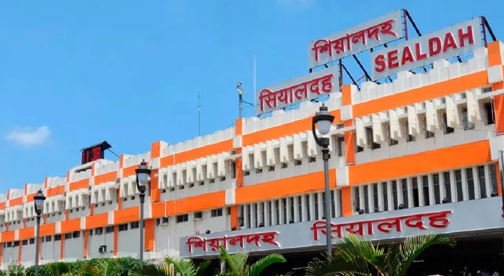 শিয়ালদহে বাংলাদেশির থেকে ভয় দেখিয়ে টাকা হাতানোর অভিযোগ
